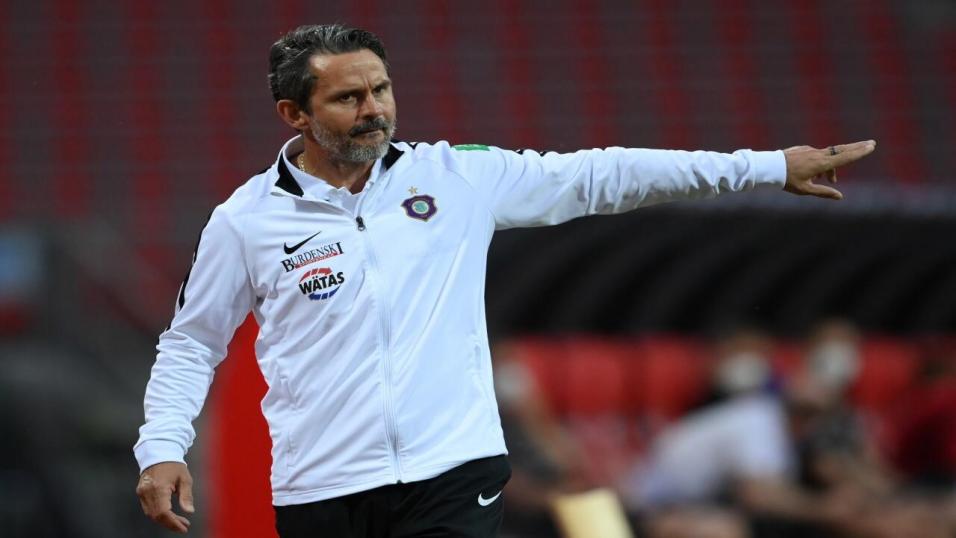 Erzgebirge Aue boss Dirk Schuster